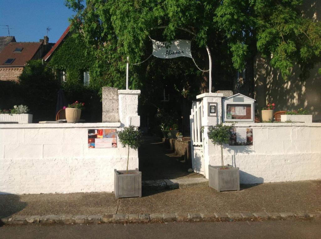 ليزاندلي Chambres D'Hotes La Villa Alienor المظهر الخارجي الصورة